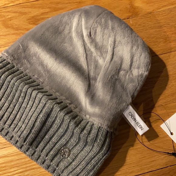 NWT grey lined Calvin Klein beanie - Picture 5 of 6
